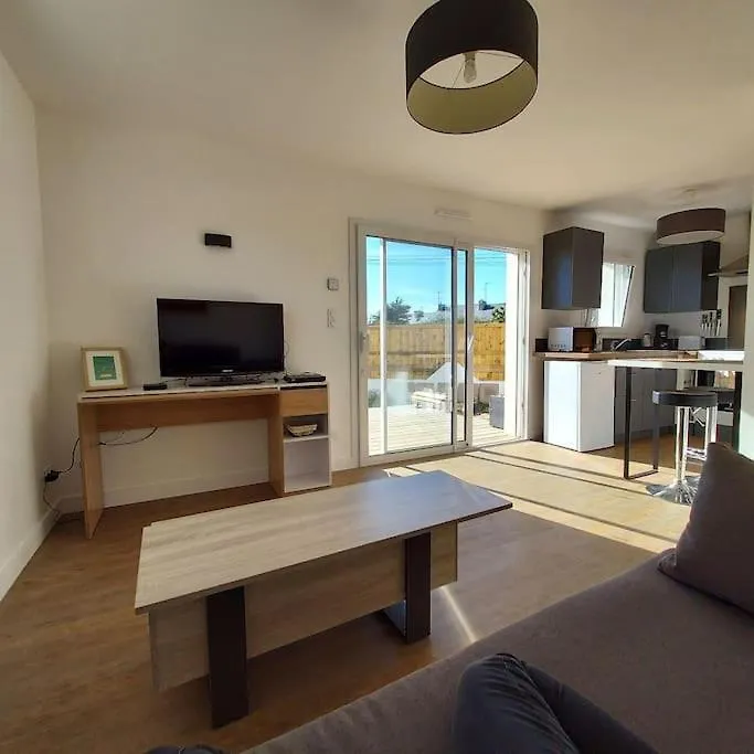 Studio Avec Terrasse Et Jardin A 100 M De La Plage Ploemeur Apartment